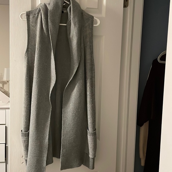 Gray sweater with pockets - Picture 1 of 1